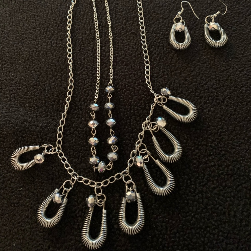 Costume necklace and earring set - Picture 2 of 6
